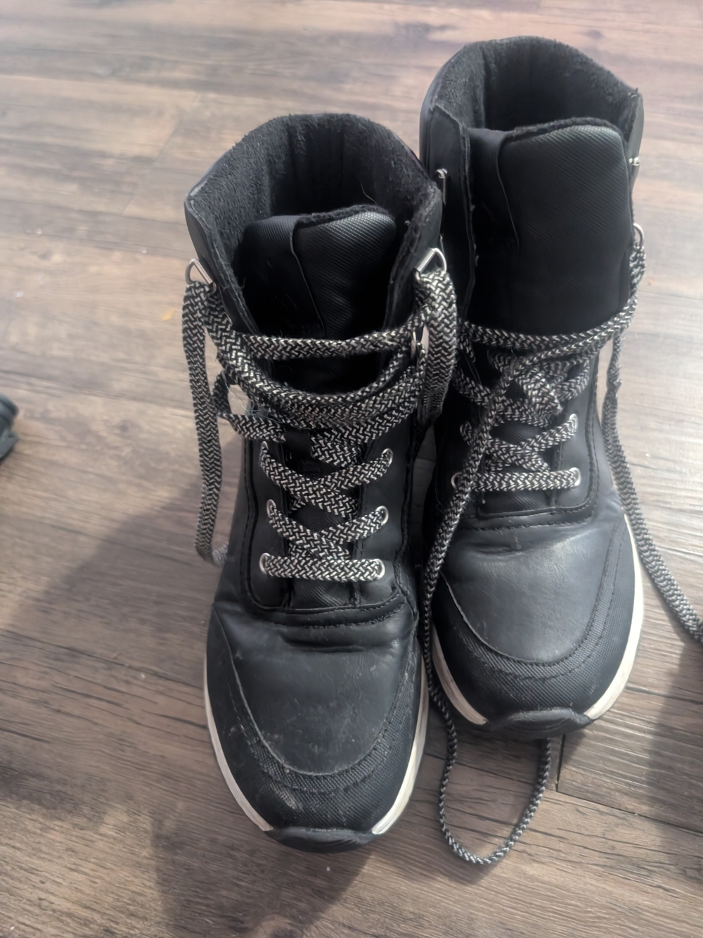 Roxy Black High-Top Winter Lace-Up Boots